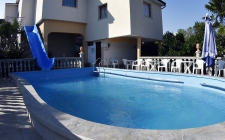 Apartmani Sa Bazenom Ližnjan