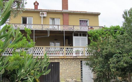 Apartmanok Parkolóhellyel Kornic, Krk - 15293 Kornić