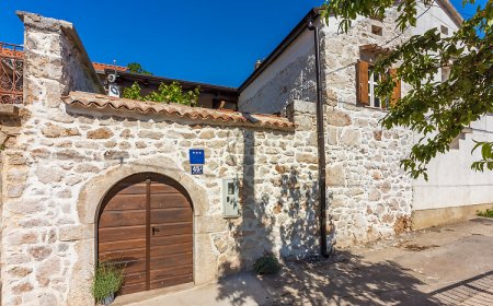 House Stara kuća-old stone house Grižane