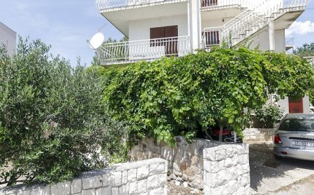 Apartments Mirko Okrug Gornji