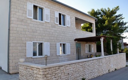 Apartmanok Parkolóhellyel Postira, Brac - 2948 Postira