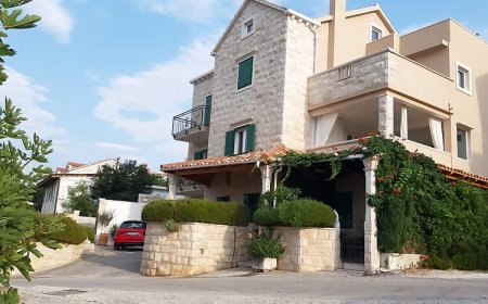 Apartmanok Parkolóhellyel Postira, Brac - 2913 Postira