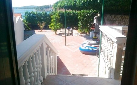 Judit  Apartmanház Tisno