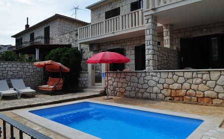 Apartmanok A Tenger Mellett Medencével Supetar, Brac - 11360 Supetar