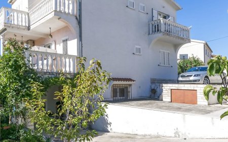 Apartment and Rooms Radojka Primosten