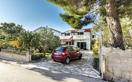 Apartments Garoful Tribunj