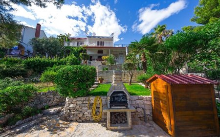 Apartmanok A Tenger Mellett Rastici, Ciovo - 9470 Rastići