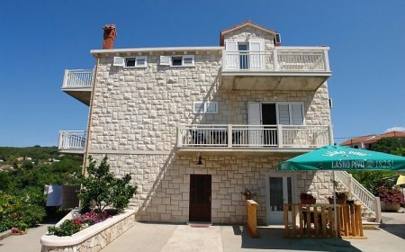Apartments Leontina Sumartin