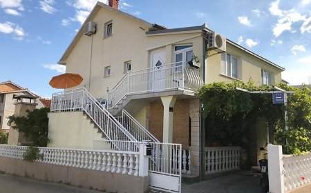Apartmanok Parkolóhellyel Rastici, Ciovo - 17276 Rastići