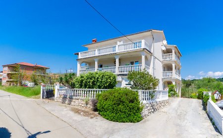 Apartments Ester Lopar