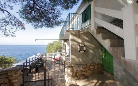 Robinson House Ane Pakomina