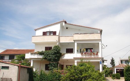 Apartmani i Sobe Port Murter