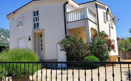 Apartments Mirela Karlobag