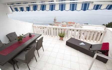 Apartmanok Parkolóhellyel Pisak, Omis - 5154 Pisak