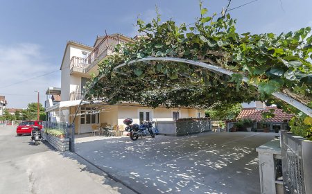 Apartments Mira I Vodice