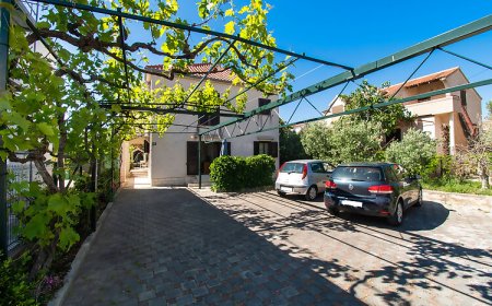 Apartments Goran near the beach Srima