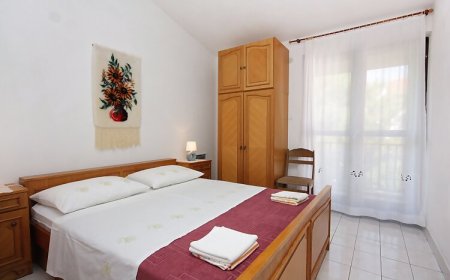 Apartmanok Parkolóhellyel Supetar, Brac - 5653 Supetar