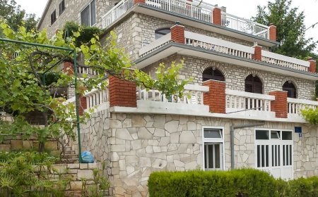 Apartments Drazen Stomorska