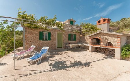 House Vela Lozna Postira