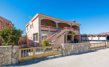 Apartments Peter Vir