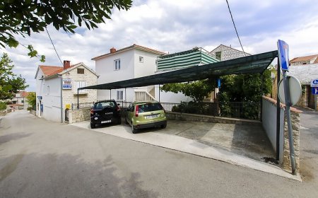 Apartment Karla 4 Supetar