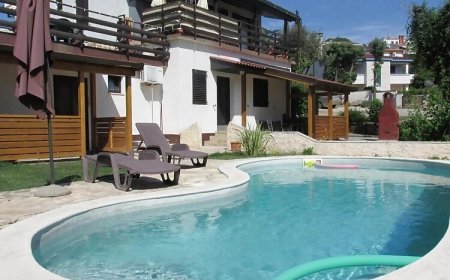 Apartmanok és Szobák Medencével Pjescana Uvala, Pula - 19690 Pješčana Uvala