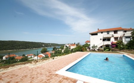 Apartmanok Családok Részére Medencével Kampor, Rab - 15518 Kampor