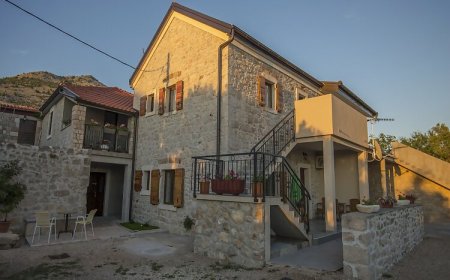 Apartments PUNTA-in the stone house Starigrad Paklenica