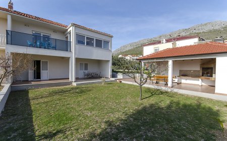 Apartment Niko Podstrana