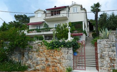 Apartment and Room Darinka Vrboska