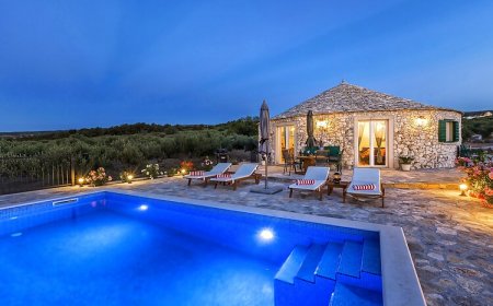 House Magical Island Beauty Mirca