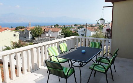 Apartmanok Parkolóhellyel Supetar, Brac - 5628 Supetar