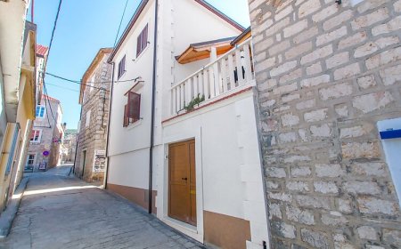 Apartments Jakša Jelsa