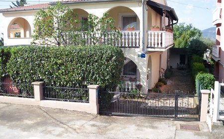 Apartmanok Parkolóhellyel Pinezici, Krk - 15269 Pinezići