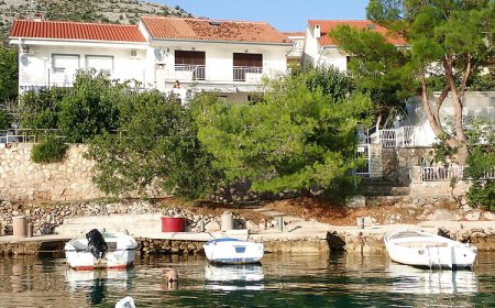 Apartment TINA-on the beachfront Starigrad Paklenica