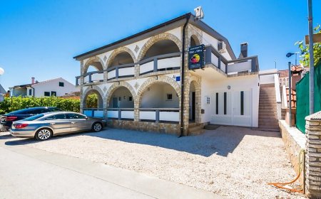 Apartments Skundric Vir