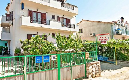 Apartment and Rooms SaNja Vodice