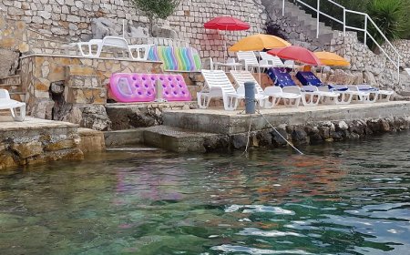 Apartments Vesna Komarna