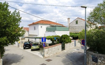 Apartments Kirigin Supetar