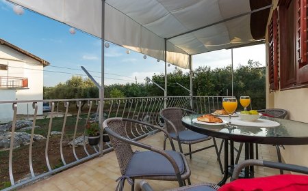 Apartmanok Parkolóhellyel Kastel Stafilic, Kastela - 16086 Kaštel Štafilić