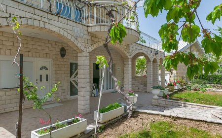 Apartments Luca Omis