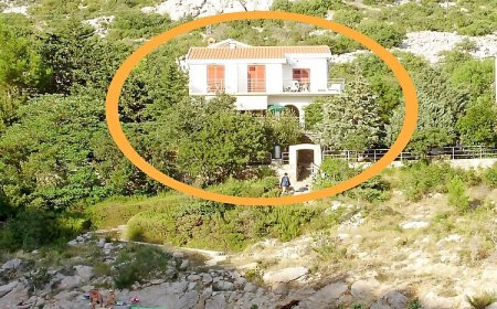 Apartments Mladen Karlobag