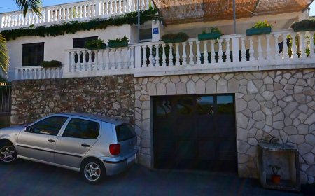 Apartments Jakov Jelsa