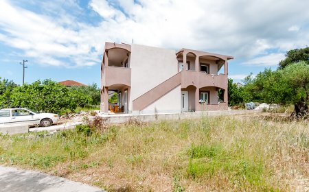 Apartments Mladen Vinisce