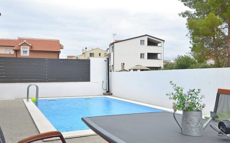 Apartment Lily with pool Srima