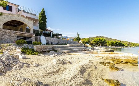 Apartments Rozalija Razanj