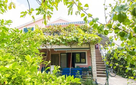 Apartments Nives Rogoznica