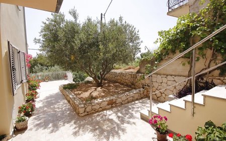 Apartmanok Parkolóhellyel Marusici, Omis - 1131 Marušići