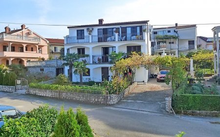 Apartment Milica Njivice