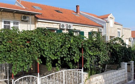 Apartmanok és Szobák Parkolóhellyel Supetar, Brac - 5658 Supetar